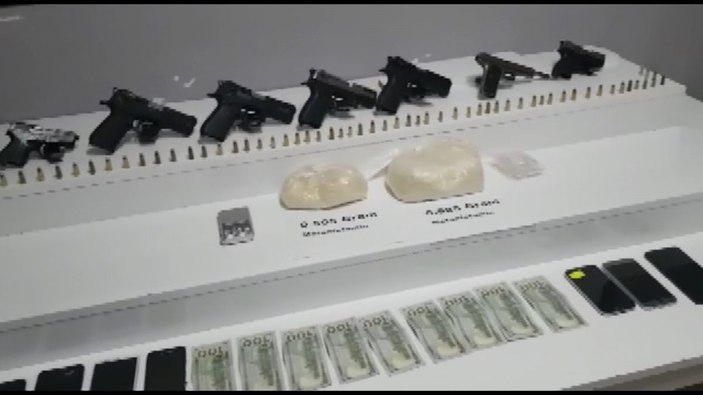 Esenyurt'ta sahte dolarla yakalanan çiftin evinde  uyuşturucu ve tabancalar çıktı -2