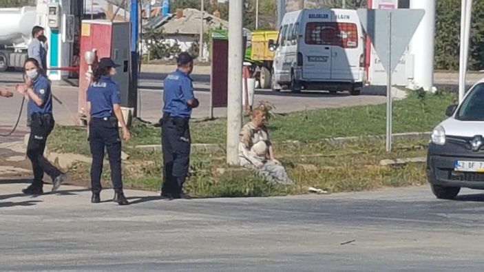 Konya'da yanan otomobilden son anda kurtarıldı 