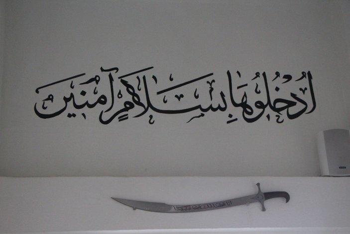 Samsun Ladik'te cuma hutbesi kılıçla okunuyor