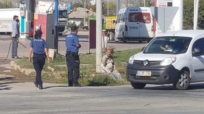 Konya'da yanan otomobilden son anda kurtarıldı 