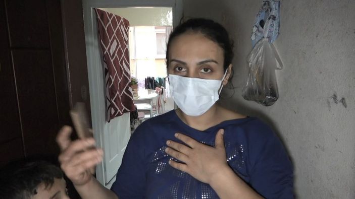 d Esenyurt'ta kapının önündeki ayakkabıları toplayıp ateşe verdi -10