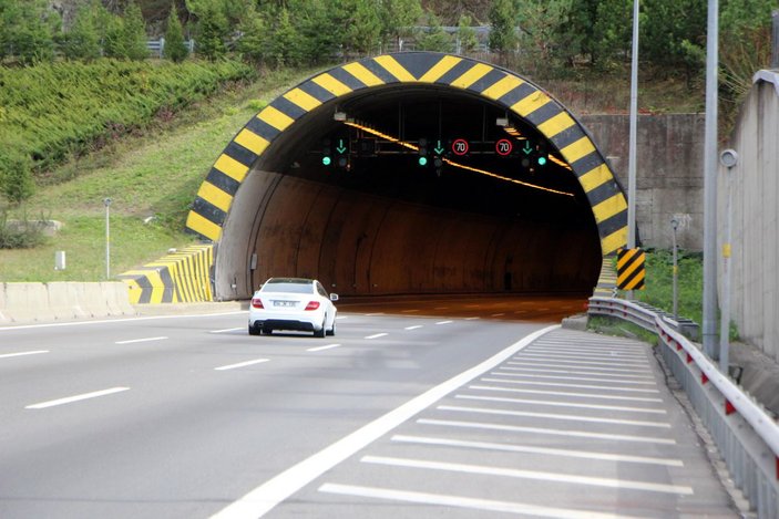 Yol çalışması nedeniyle kapalı olan Bolu Dağı Tüneli, geçici olarak trafiğe açıldı -10