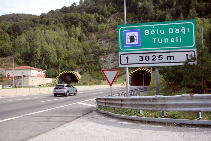 Yol çalışması nedeniyle kapalı olan Bolu Dağı Tüneli, geçici olarak trafiğe açıldı -8