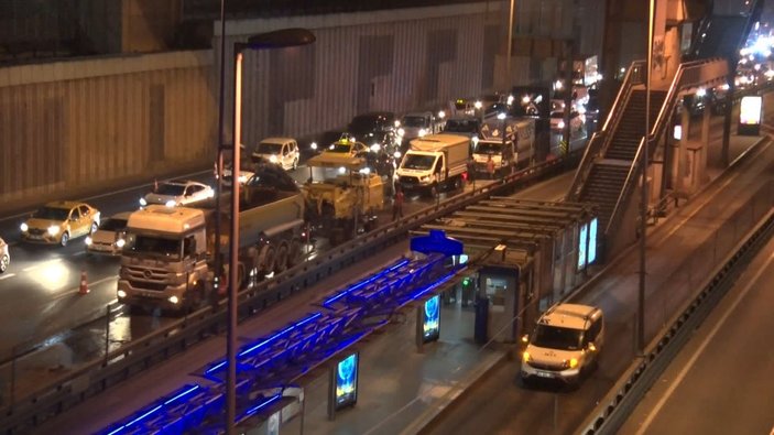 Edirnekapı metrobüs durağı yenileniyor