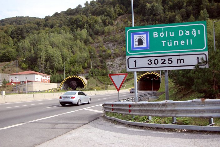 Yol çalışması nedeniyle kapalı olan Bolu Dağı Tüneli, geçici olarak trafiğe açıldı -9