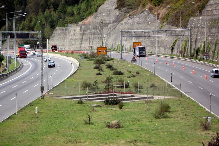 Yol çalışması nedeniyle kapalı olan Bolu Dağı Tüneli, geçici olarak trafiğe açıldı -6