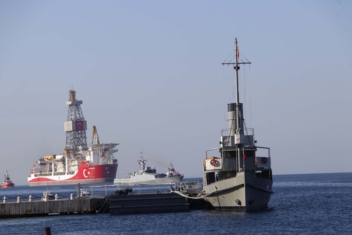 Sondaj gemisi 'Kanuni', Çanakkale Boğazı'nı geçiyor -1