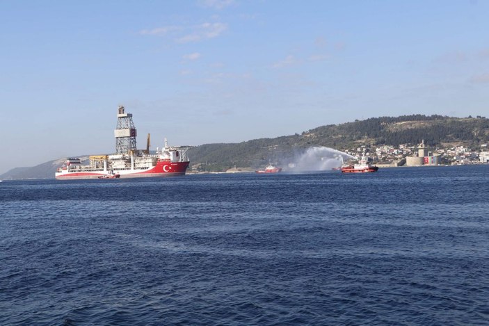 Sondaj gemisi 'Kanuni', Çanakkale Boğazı'nı geçiyor -7