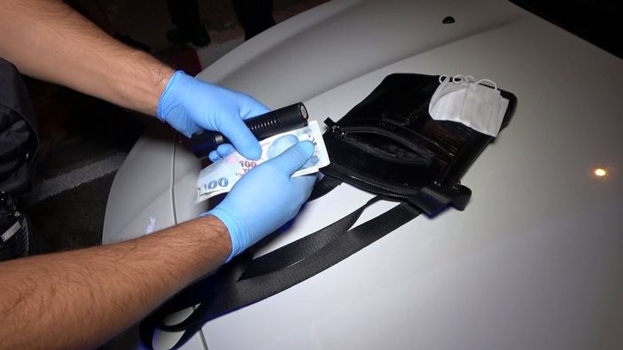 d Antalya'da Kırgızistanlı 2 kişi, sahte dolar ve uyuşturucu ile yakalandı