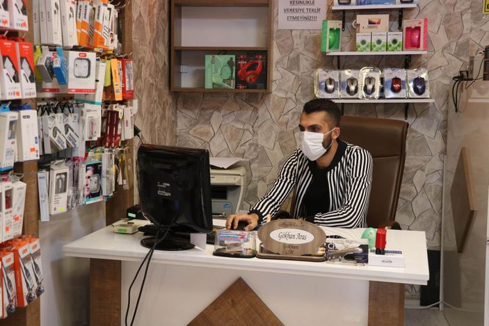 Çaldığı telefonu 200 metre ilerideki başka bir dükkana satmış -5