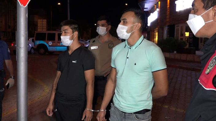 d Antalya'da Kırgızistanlı 2 kişi, sahte dolar ve uyuşturucu ile yakalandı