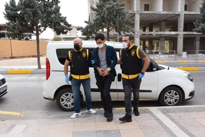 d Aksaray'da babasını 10 yerinden bıçaklayarak öldürdü