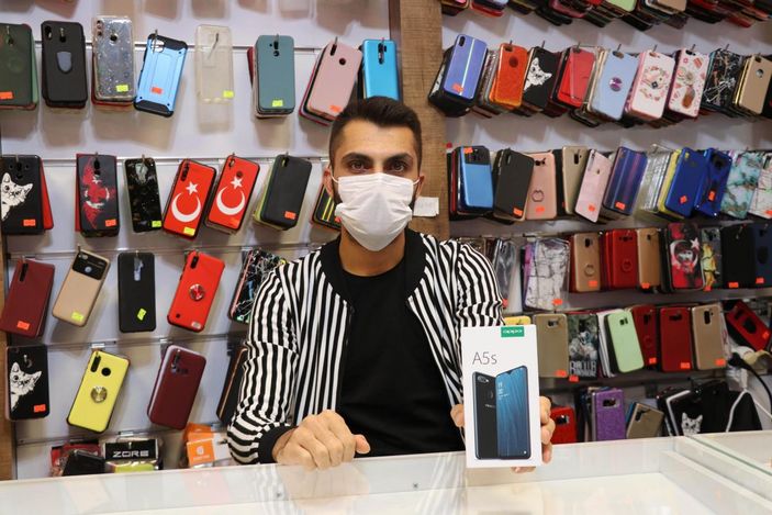 Çaldığı telefonu 200 metre ilerideki başka bir dükkana satmış -1
