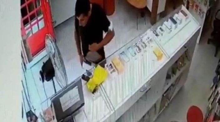 Çaldığı telefonu 200 metre ilerideki başka bir dükkana satmış -4
