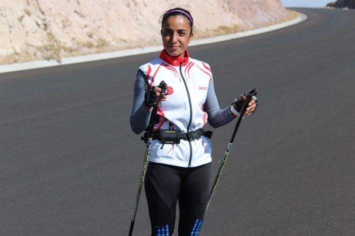 Tekerlekli kayaklarıyla kara yolunda çalışan Seher, olimpiyat vizesi için yarışacak -4