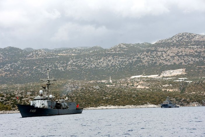 Türk savaş gemileri, Akdeniz'de bekliyor -3