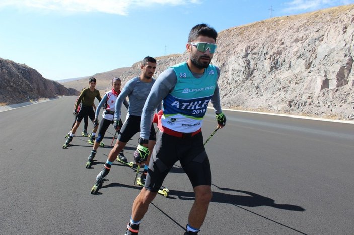 Tekerlekli kayaklarıyla kara yolunda çalışan Seher, olimpiyat vizesi için yarışacak -8