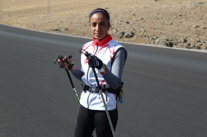 Tekerlekli kayaklarıyla kara yolunda çalışan Seher, olimpiyat vizesi için yarışacak -2