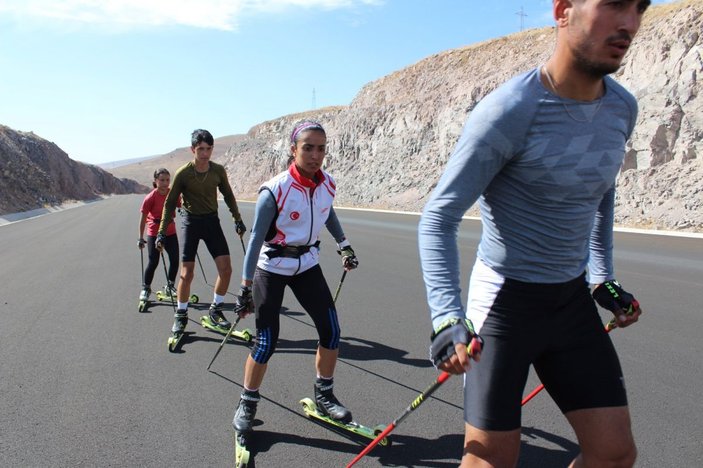 Tekerlekli kayaklarıyla kara yolunda çalışan Seher, olimpiyat vizesi için yarışacak -7