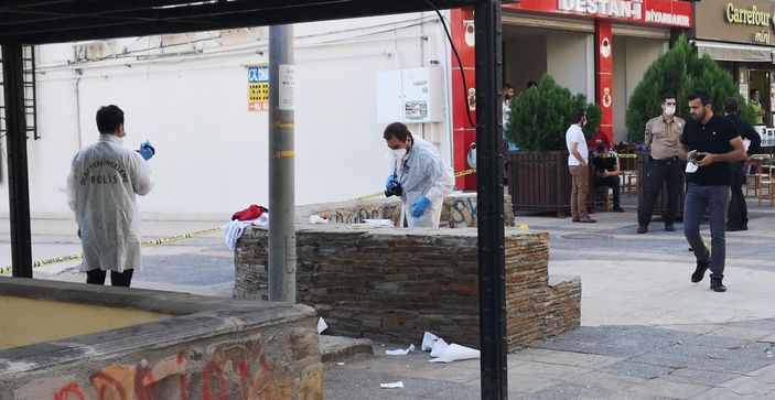 Ablasını sokak ortasında öldürdü -6