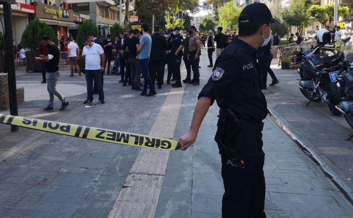 Ablasını sokak ortasında öldürdü -9