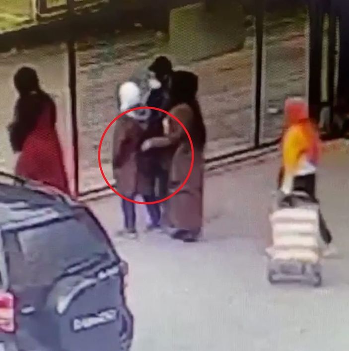 Hemşirenin çantasındaki cep telefonun çalınma anı kamerada -2