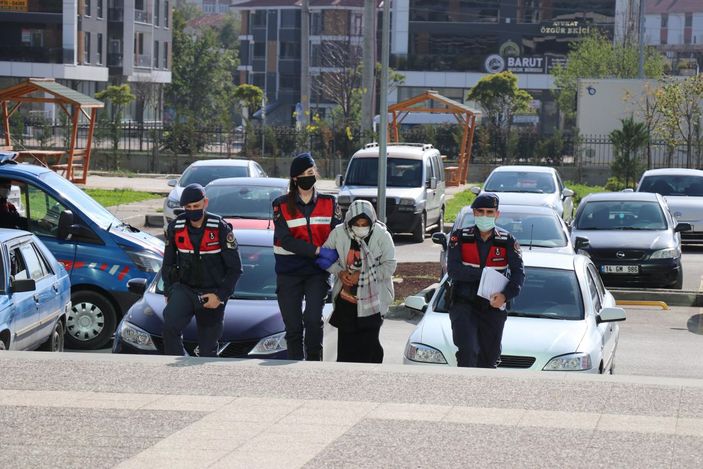 Dinlenme tesisinin tuvaletinde doğum yapıp, bebeği çöpe atan anne adliyede -1