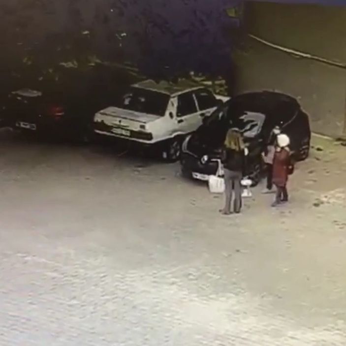 Hemşirenin çantasındaki cep telefonun çalınma anı kamerada -8