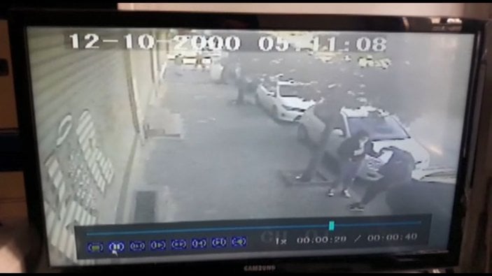 Bayrampaşa'da genç kıza sokak ortasında bıçaklı saldırı -6