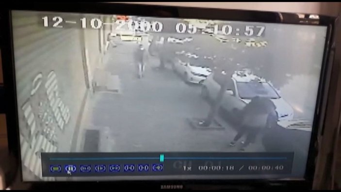 Bayrampaşa'da genç kıza sokak ortasında bıçaklı saldırı -4