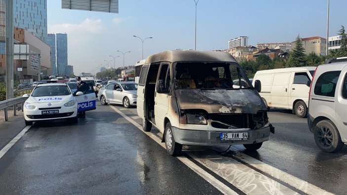 Kartal D-100'de minibüs alev alev yandı -7