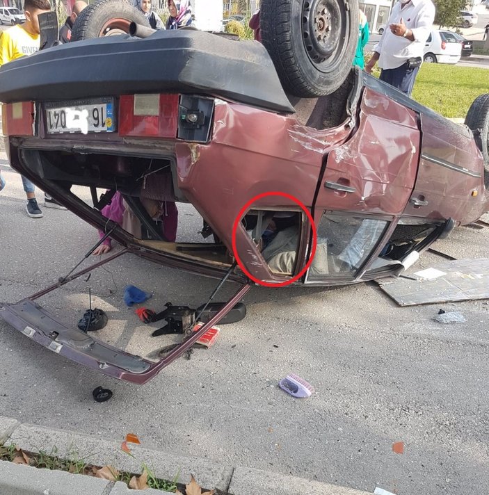 Bursa'da ters dönen otomobildeki 2 kişi kurtarıldı