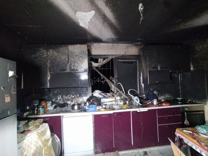 Adana'da annesiyle yaşadığı evi benzin dökerek yaktı