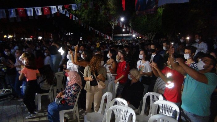 İki bin kişinin katıldığı Murat Dalkılıç konserinde korona unutuldu -3