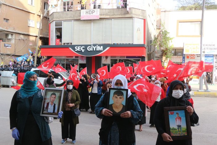 HDP'li milletvekili, kadınların teröre tepki eylemini engellemek istedi -5