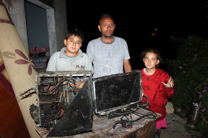 Mersin'de evi yanan aile, yardım eli bekliyor