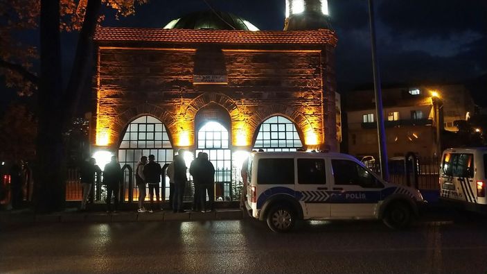 Eski eşi konuşmak istemeyince, not bırakıp camide kendini astı -1