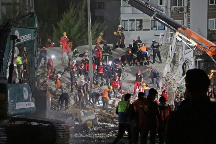 İzmir'de depremzedeler 2. geceyi de çadırlarda geçirdi