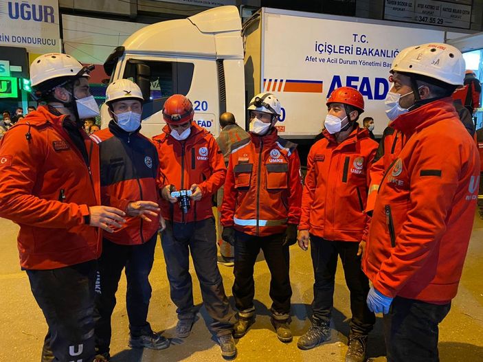 Yaşlı adamı enkazdan kurtaran ekip: Mutluluktan kendimizi kaybettik -2