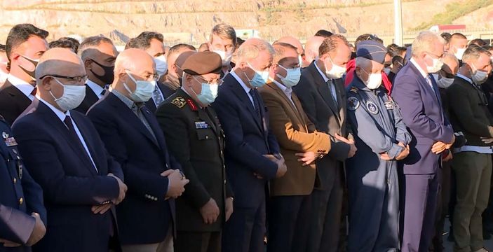 İzmir'deki depremde hayatını kaybedenler son yolculuklarına uğurlanıyor -2