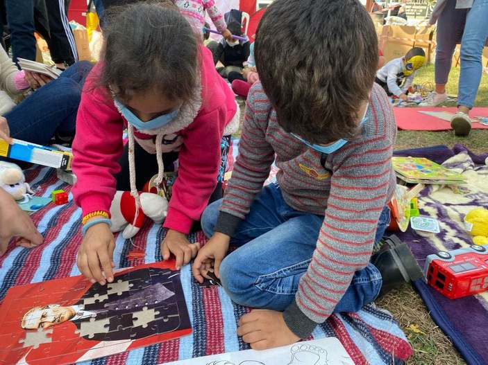 Depremzede çocuklar için çadırlar arasına oyun alanı hazırlandı -4