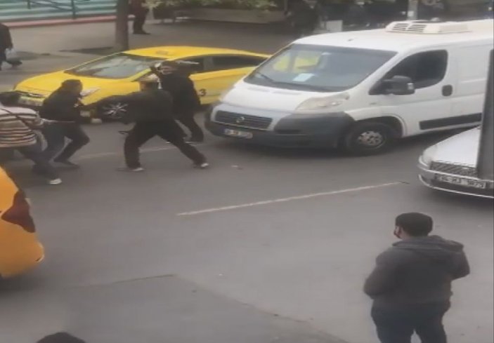 Kadıköy'de yol verme kavgası 