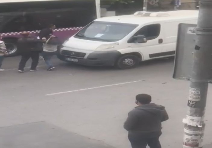 Kadıköy'de yol verme kavgası 