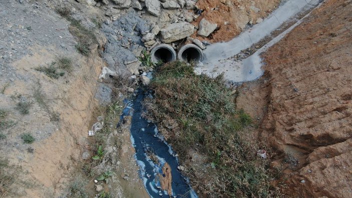 Sultangazi'deki dere mavi ve siyah akıyor; Alibeyköy Barajı'na ulaşıyor iddiası -10