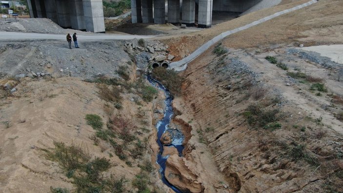 Sultangazi'deki dere mavi ve siyah akıyor; Alibeyköy Barajı'na ulaşıyor iddiası -7