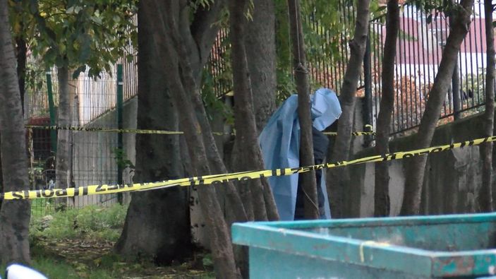 Bahçelievler'de ağaca asılı erkek cesedi 