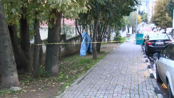 Bahçelievler'de ağaca asılı erkek cesedi 