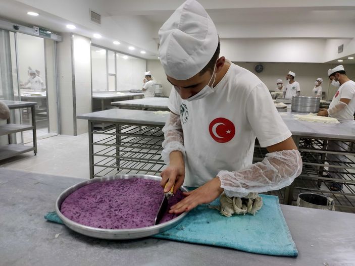 d Gaziantep'te yapılan mor baklava yoğun talep -10