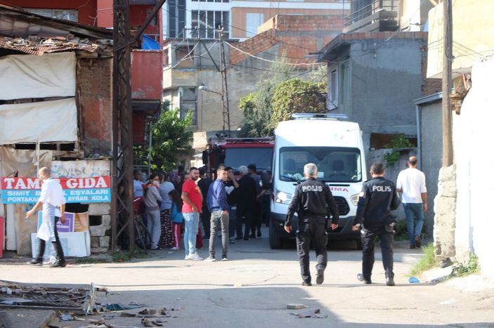 d Yanan evde mahsur kalan engelli genci komşusu kurtardı -7