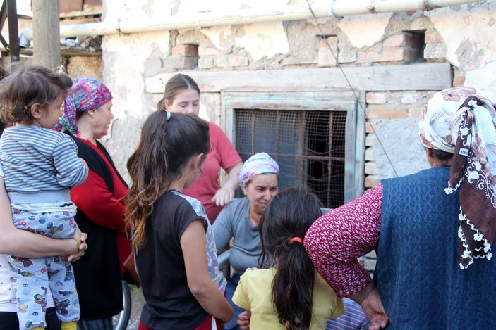 d Yanan evde mahsur kalan engelli genci komşusu kurtardı -4